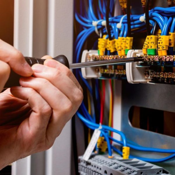 كهربائي منازل في دبي 24 ساعة